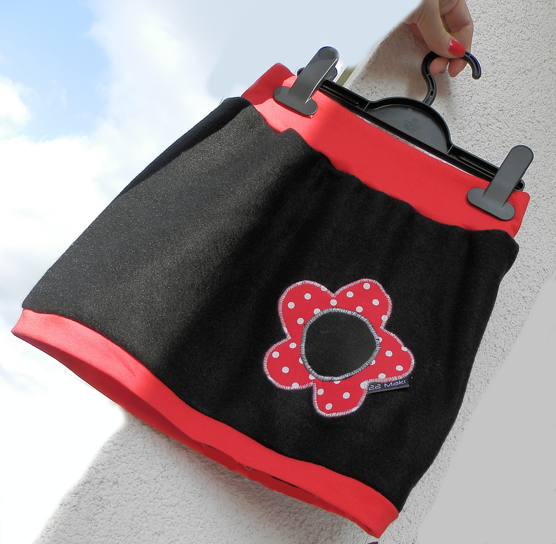 zimní sukýnka flees černá a červená kytička  3-6 let