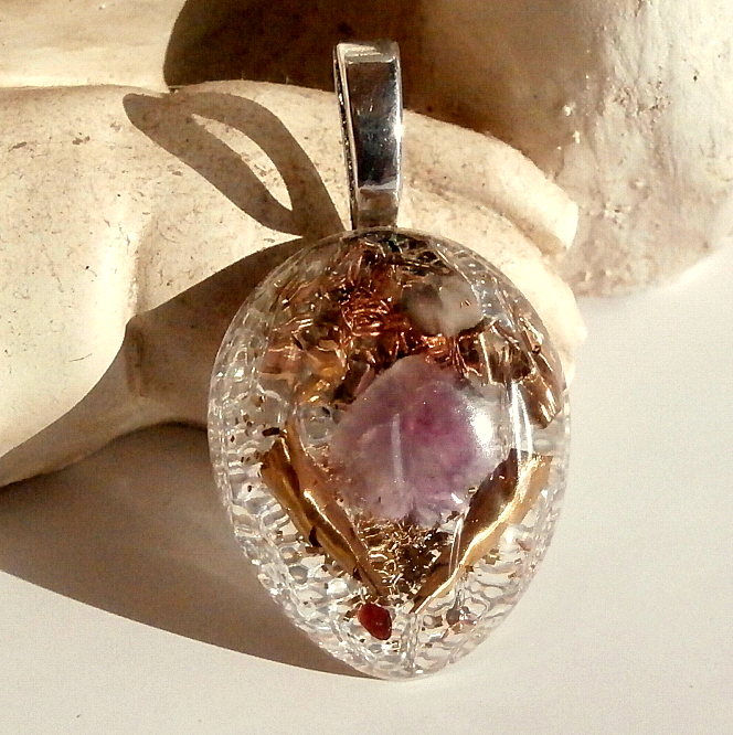 Orgonit, *Ametystový s českým Granátkem*, 2