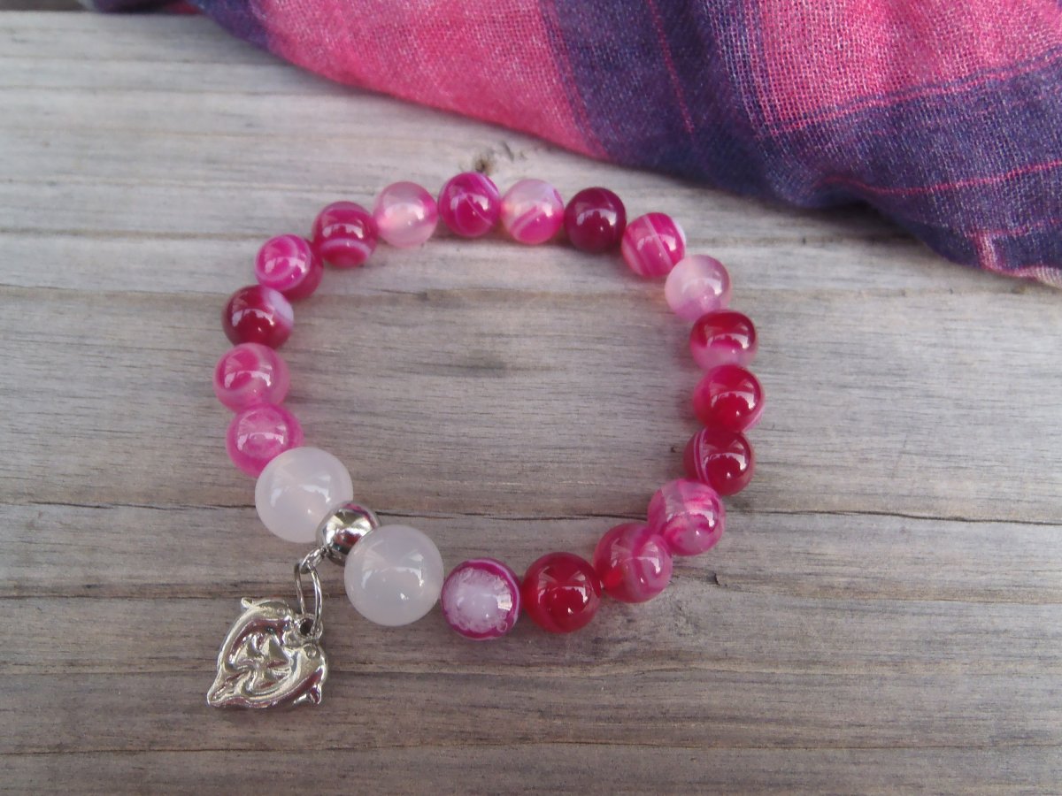 růžový achátový s delfíny