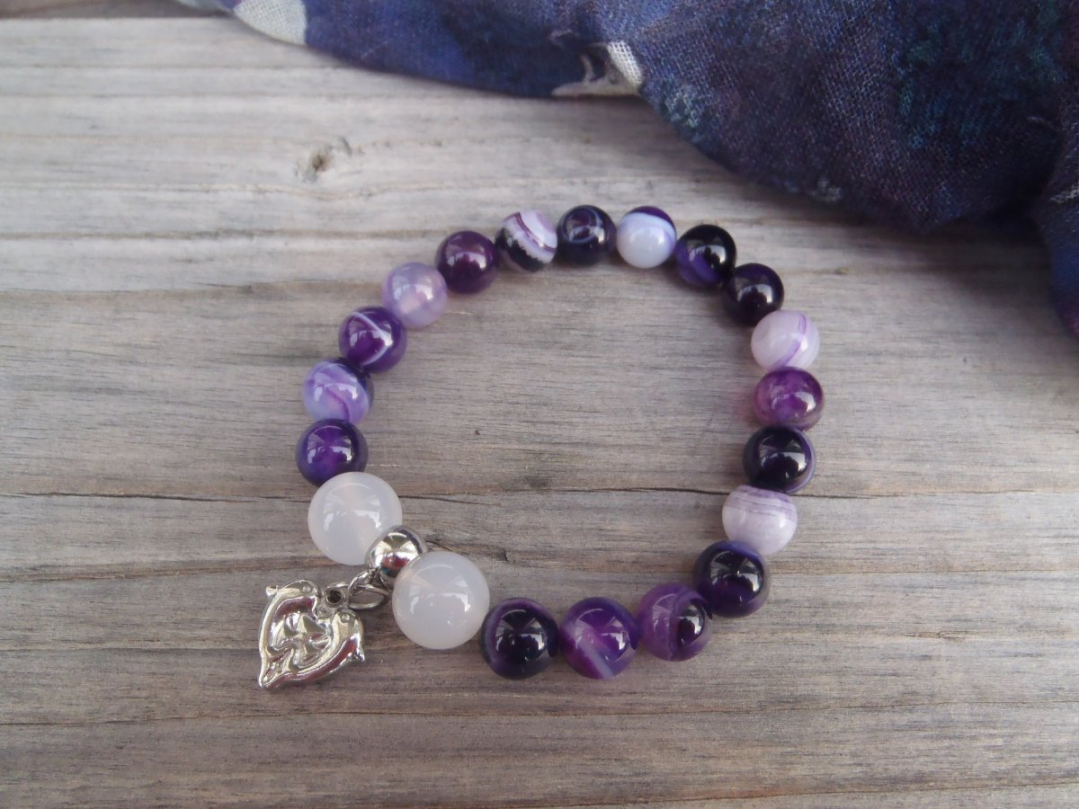 fialový achátový s delfíny