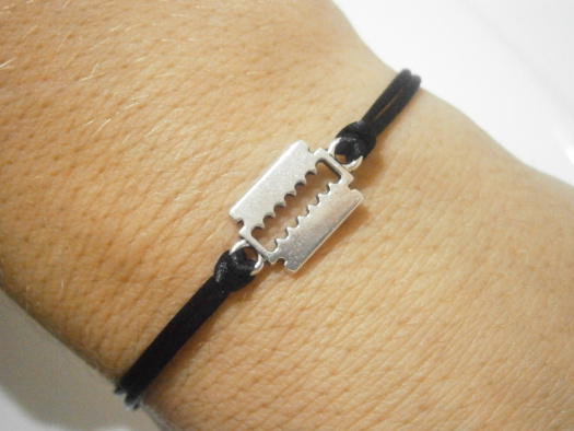 "Žiletka" - černý saténový náramek (Unisex)