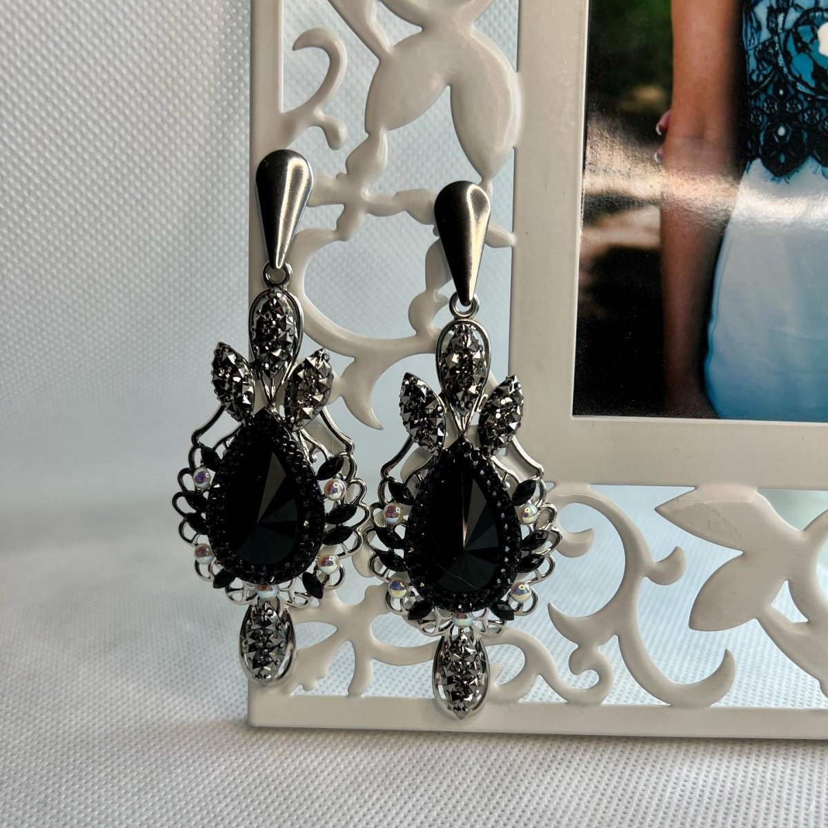 Maxi šedo černé náušnice