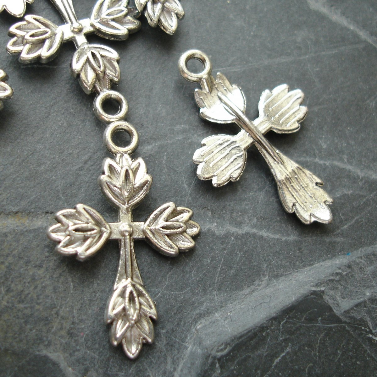 Přívěsek křížek 16x25mm - starostříbrný - 2 ks