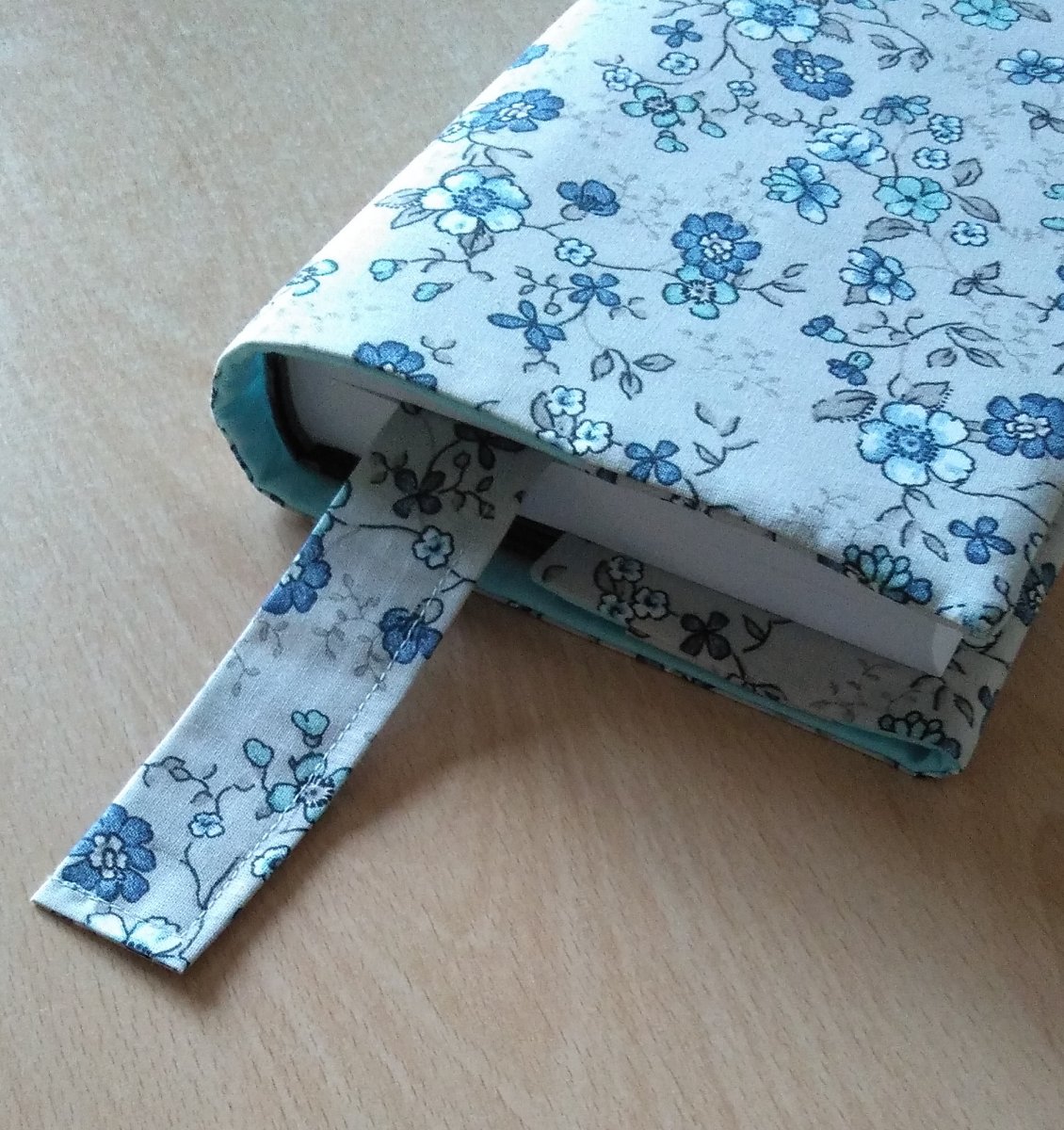 Obal na knihu ROSTOUCÍ - květinový modrý