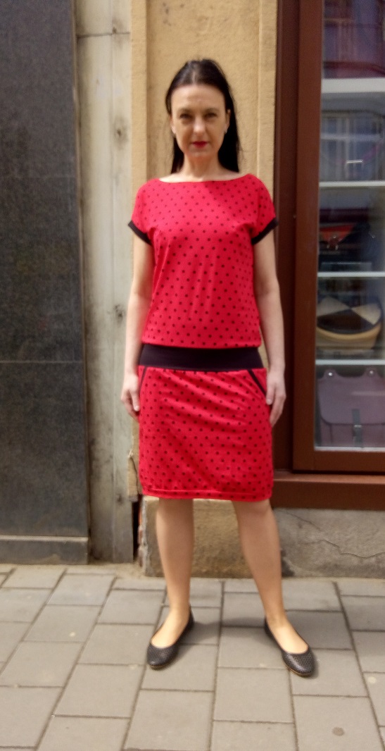 Šaty puntík na červené, vel. M