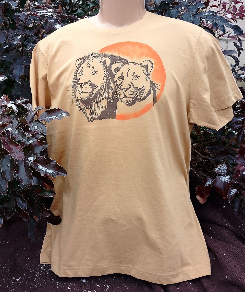 Lev a lvice na tričku pro pány