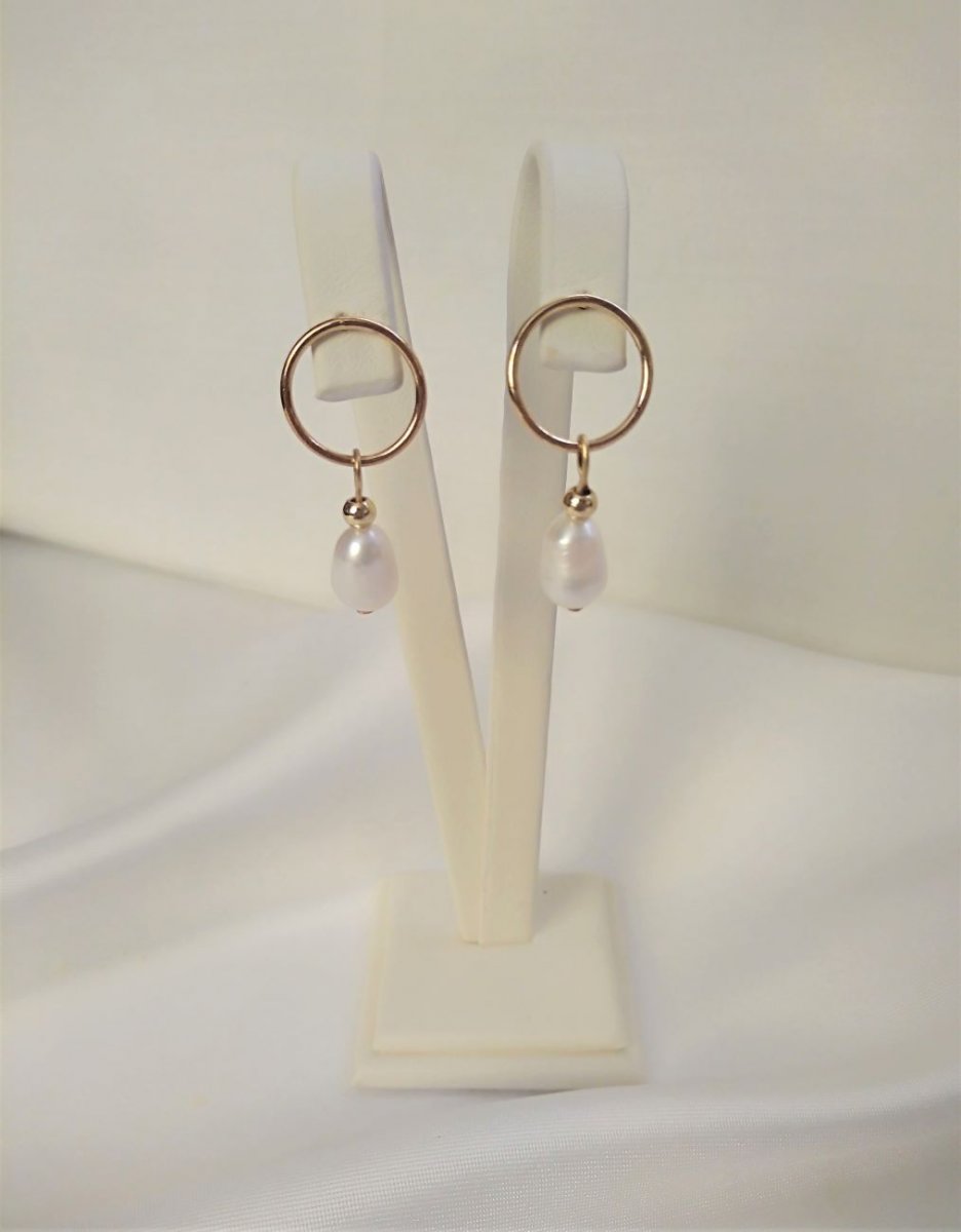 Pozlátené karma kruhy s perlami