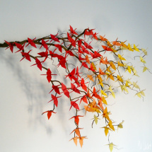 Papíroví ptáčci na větvi na stěnu v barvách slunce