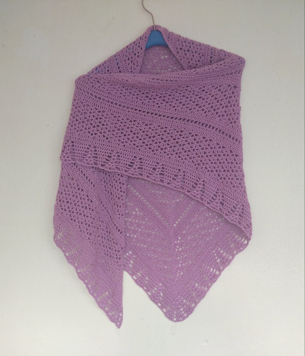 Háčkovaný šátek z duhového klubíčka 