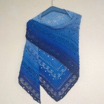 Háčkovaný šátek z duhového klubíčka 