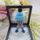 Postava s čepicí 04