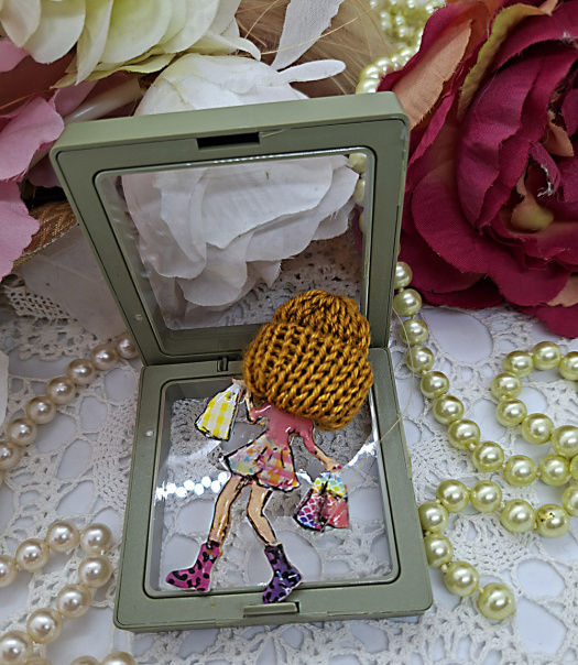 Postava s čepicí 06