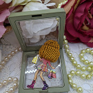 Postava s čepicí 06