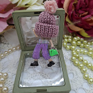 Postava s čepicí 10