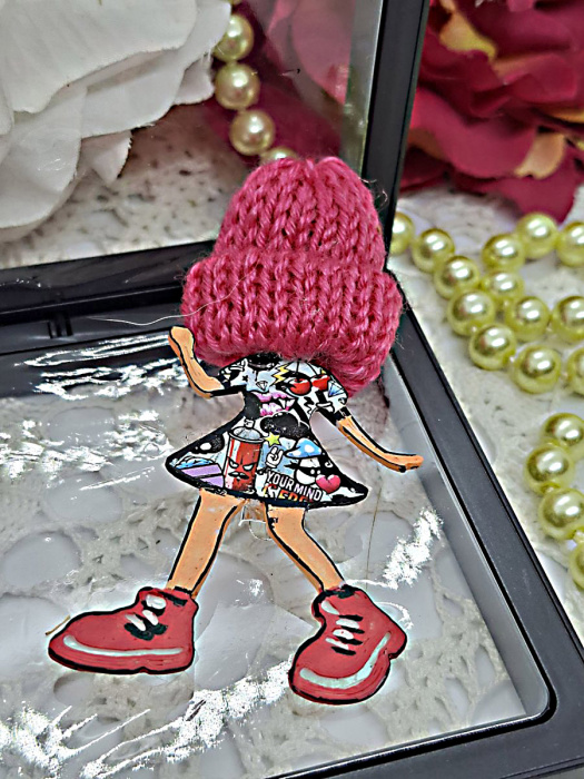 Postava s čepicí 11