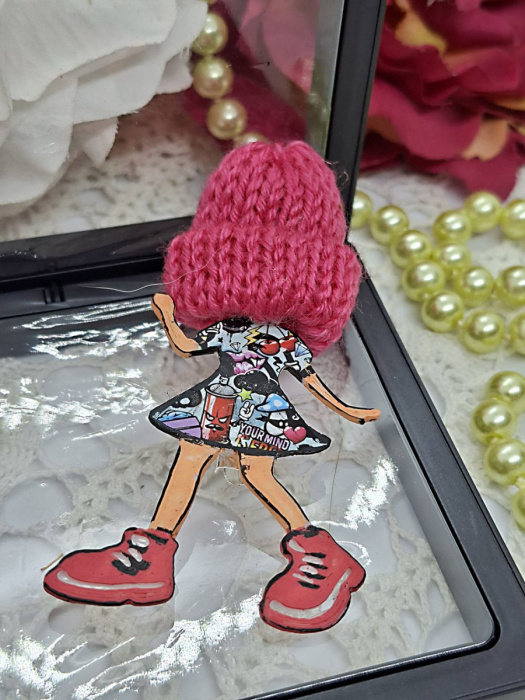 Postava s čepicí 11