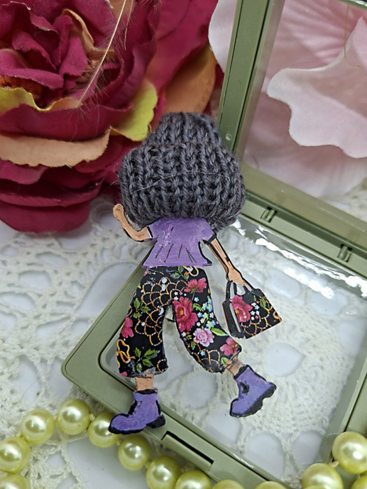 Postava s čepicí 13