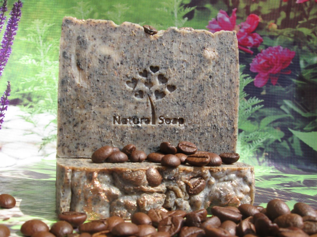 PŘÍRODNÍ KOFEINOVÉ MÝDLO