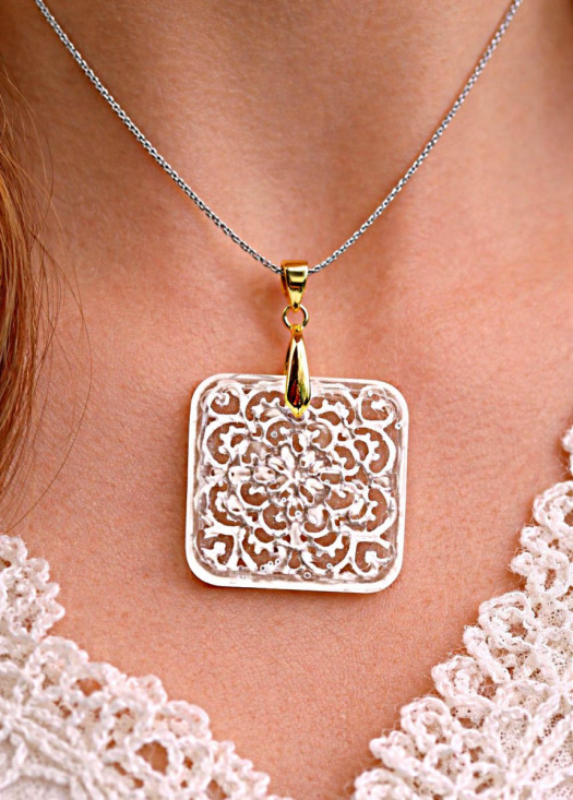 Přívěsek na krk 01 - pryskyřice