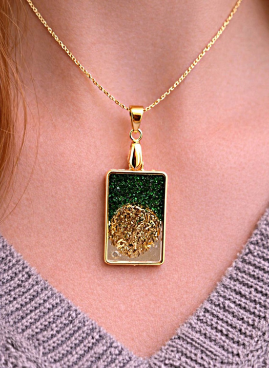 Přívěsek na krk 03 - pryskyřice