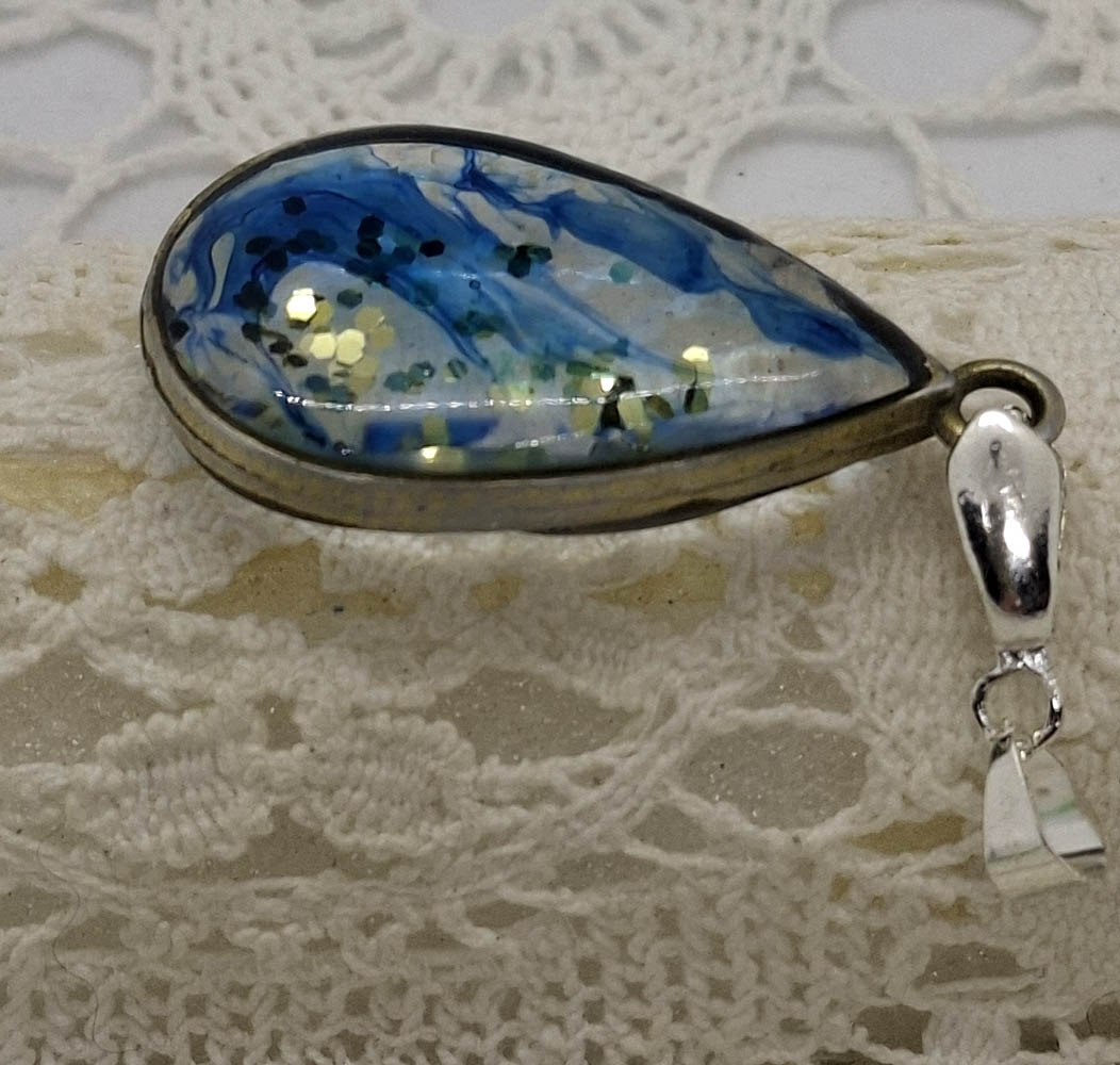 Přívěsek na krk 09 - pryskyřice