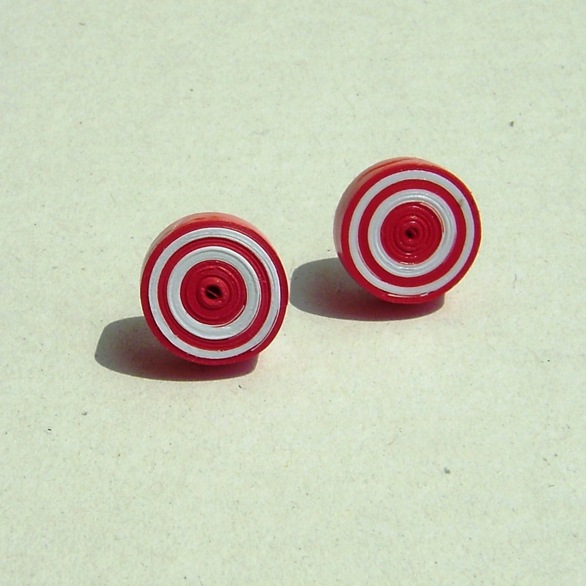 Červeno-bílé korálky