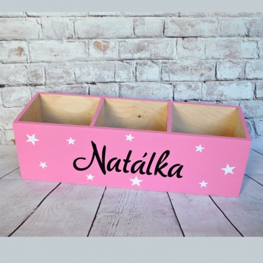 Velký dřevěný pastelkovník se jménem