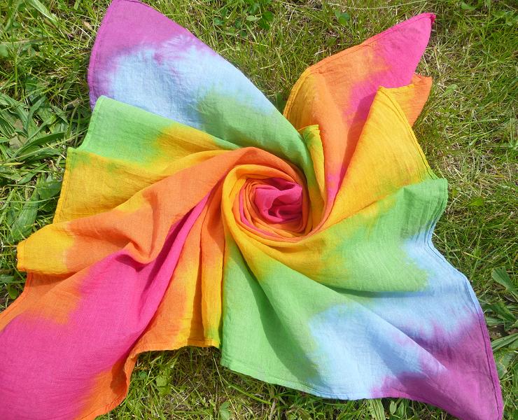 Duhový šátek (velký) ručně batikovaný, Duhové vlny