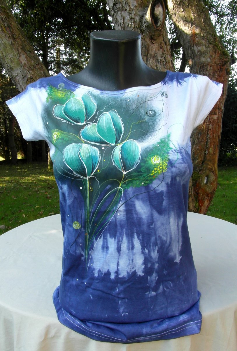 Modré tričko s kvítky-ručně malované