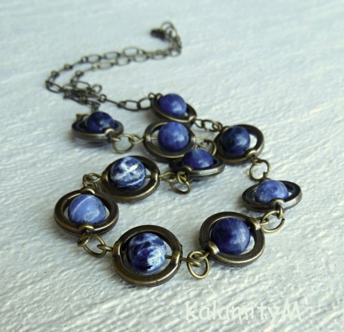 Vesmír - náhrdelník ze sodalitu