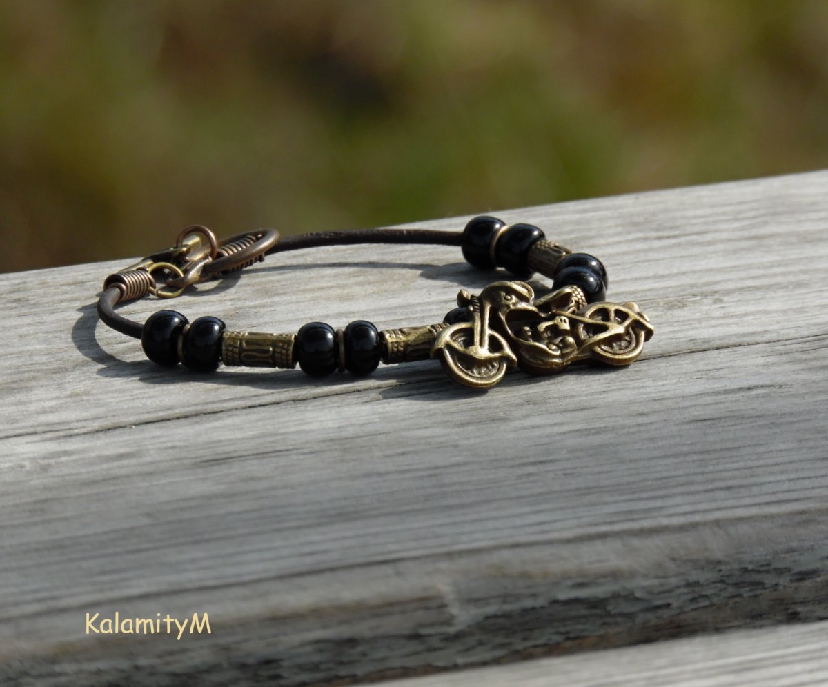 O´Neil -  náramek s motorkou