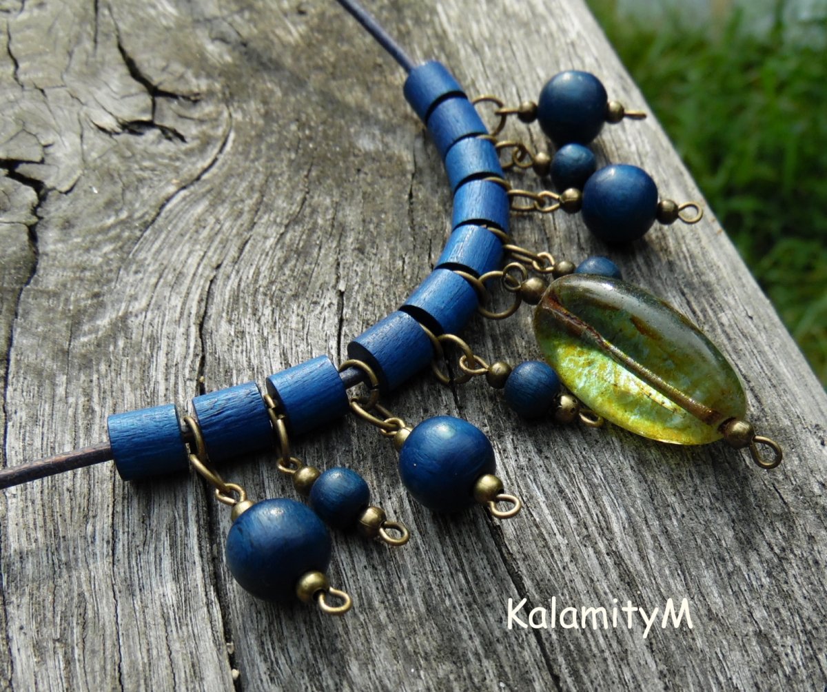 Karlátkový dřevěný náhrdelník