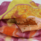 Hedvábná šála Dáma s irisy