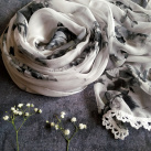 Zimní slunovrat - černobílý šátek s krajkou
