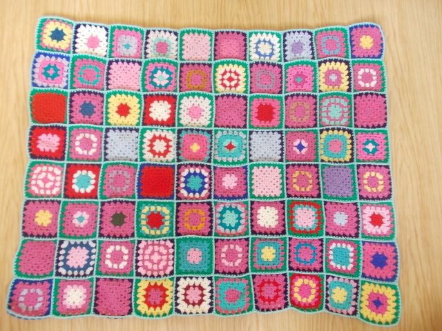 Háčkovaná deka do kočárku.....