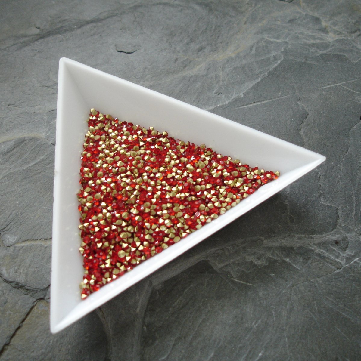 Šatony cca 1,6 - 1,7 mm - červené - 50 ks