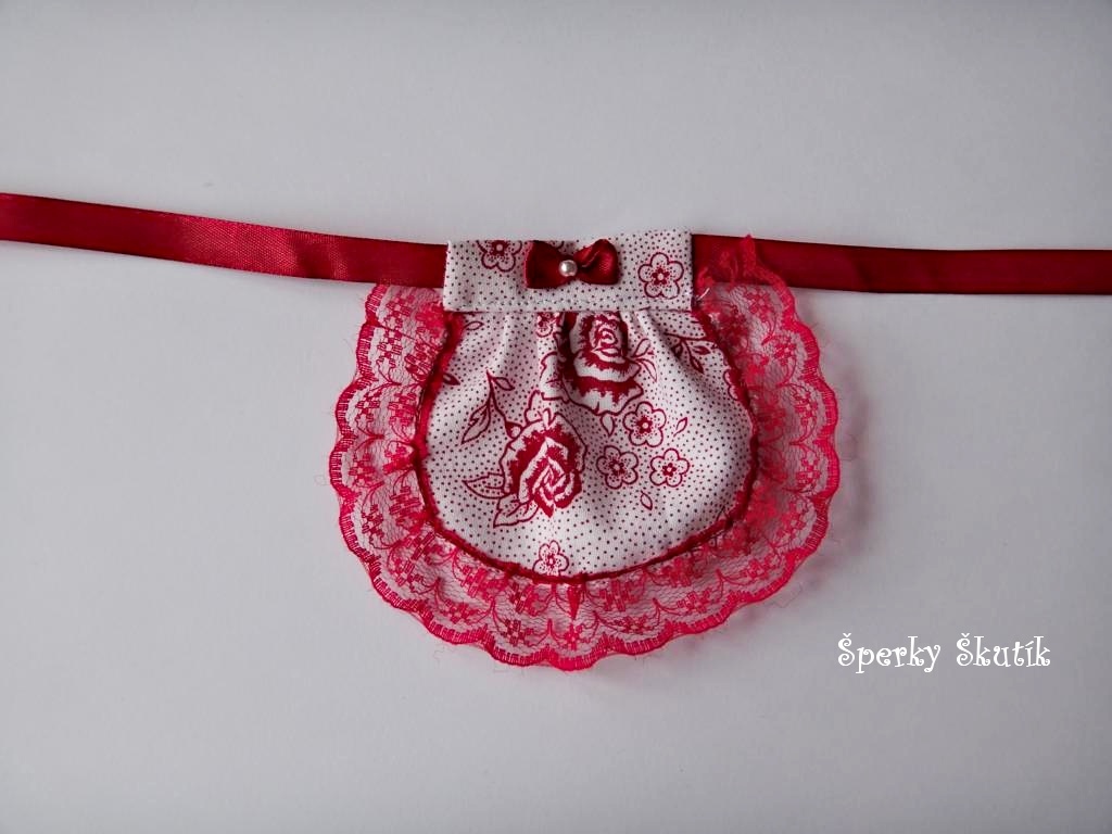 SU0081 - Červenobílá zástěrka