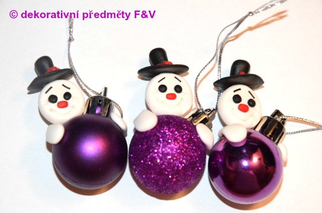 Vánoční ozdoba - sněhulák s baňkou
