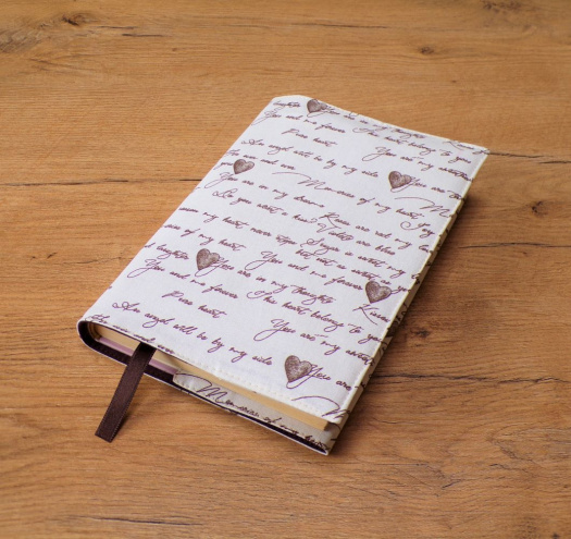 Obal na knihu - výška 21 cm - srdíčka a písmo