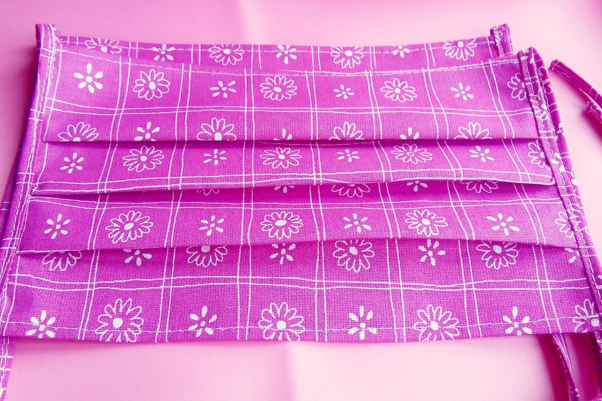 TEXTILNÍ ROUŠKA S KVĚTINKAMI