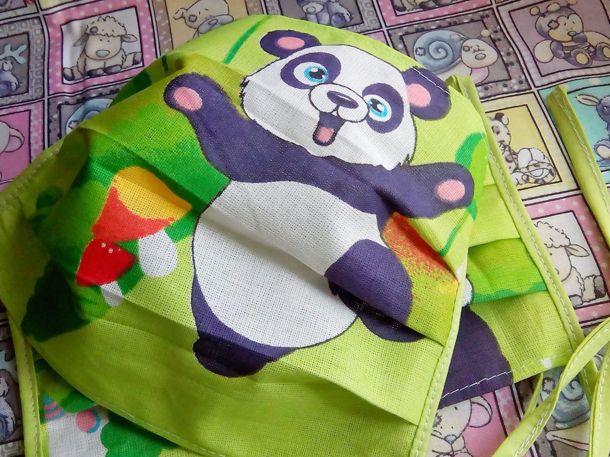 ZELENÁ PLÁTĚNÁ ROUŠKA PANDA