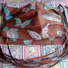 HNĚDÁ ROUŠKA S MOTÝLKY