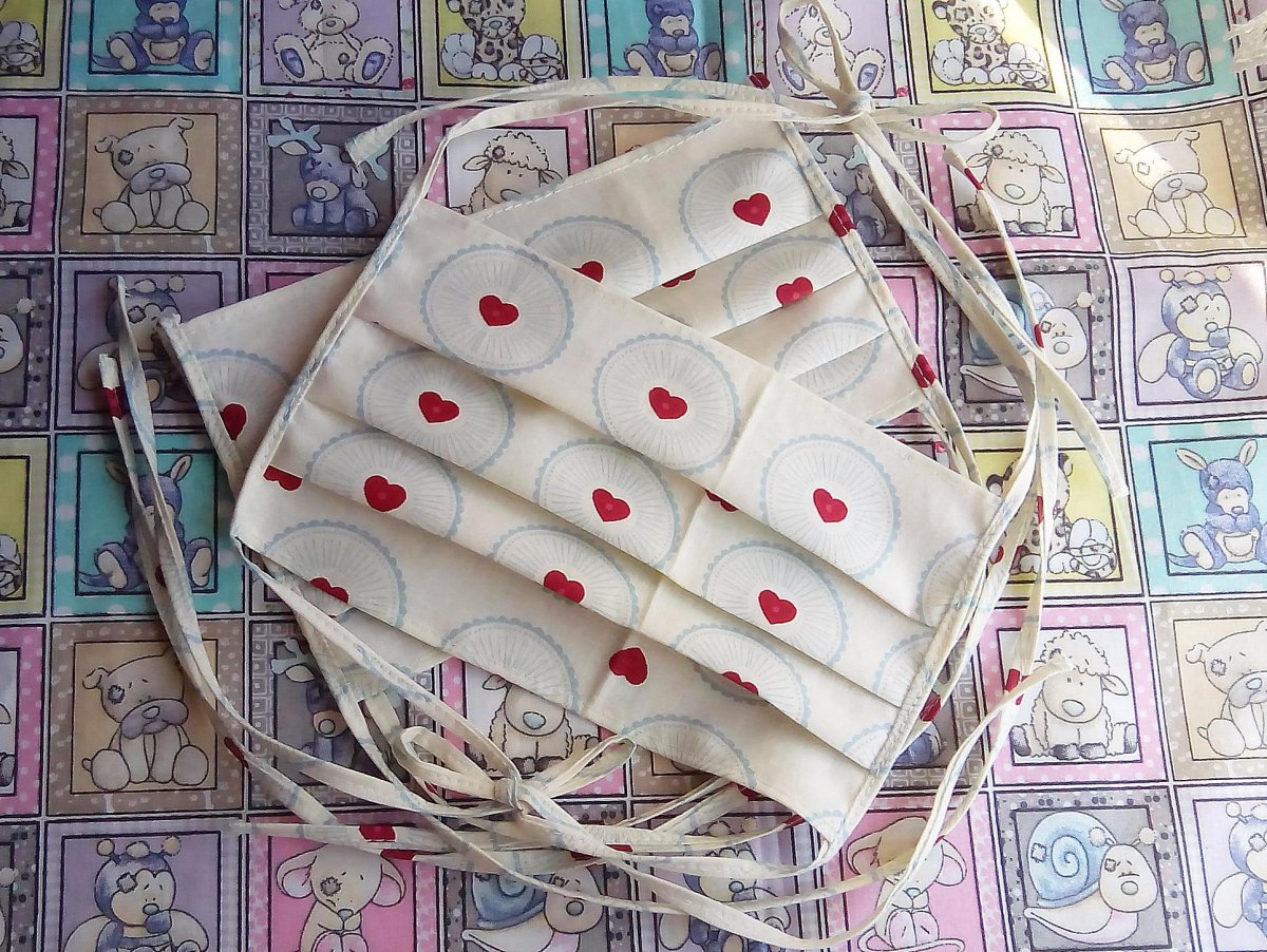 SMETANOVÁ SRDÍČKOVANÁ ROUŠKA 