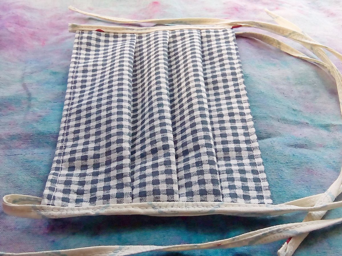 KOSTEČKOVANÁ ROUŠKA