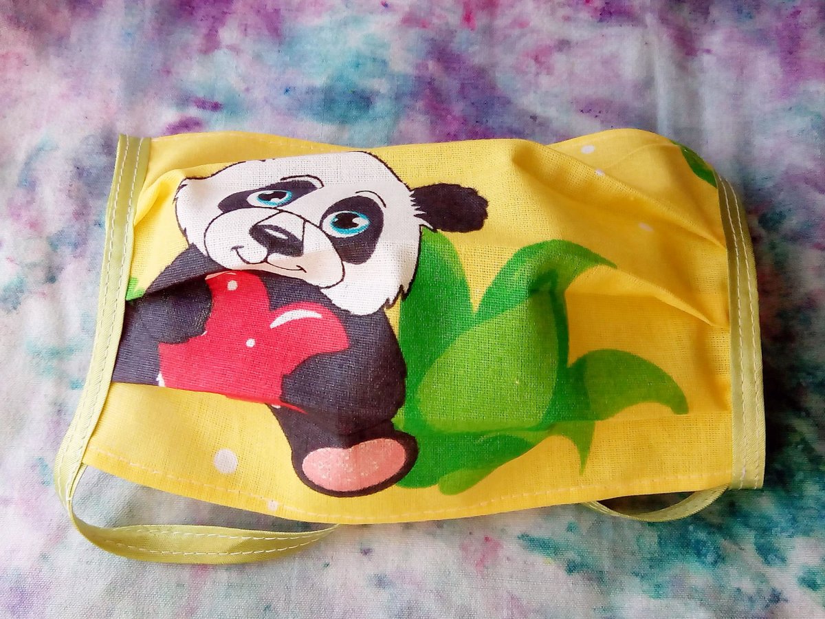 ŽLUTÁ ROUŠKA S PANDOU