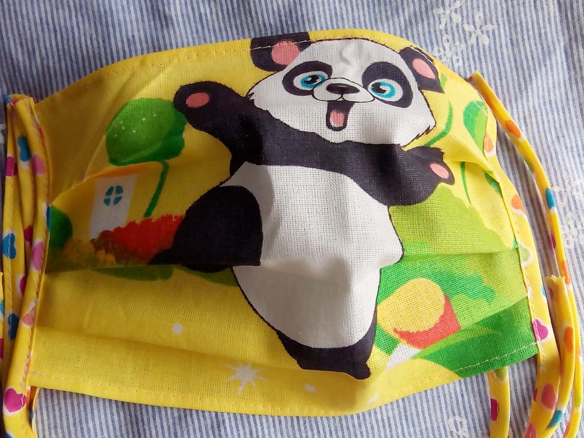 ŽLUTÁ S TANČÍCÍ PANDOU