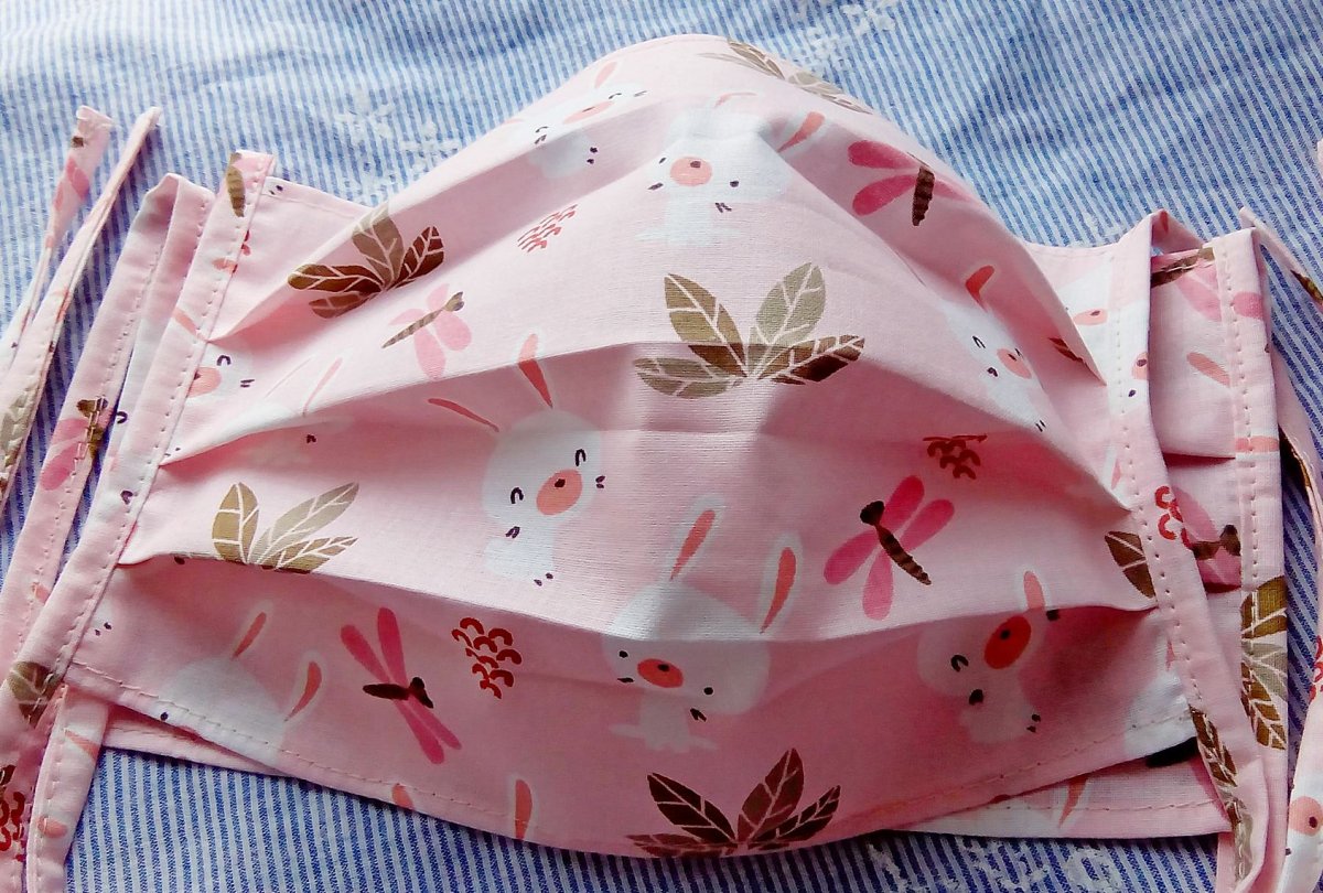 RŮŽOVÁ SE ZAJÍČKY