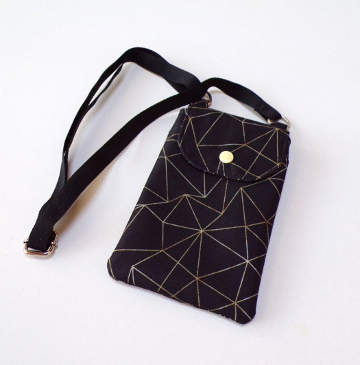 Kabelka na mobil crossbody - černá s geo vzorem