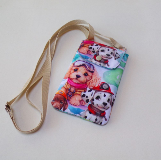 Kabelka na mobil crossbody - pejsci na výletě