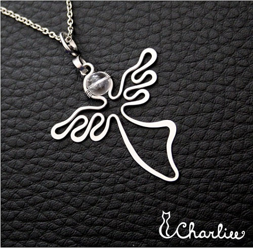 MALÝ ANDÍLEK- KŘIŠŤÁL- tepaný- hypoalergenní chirurgická ocel